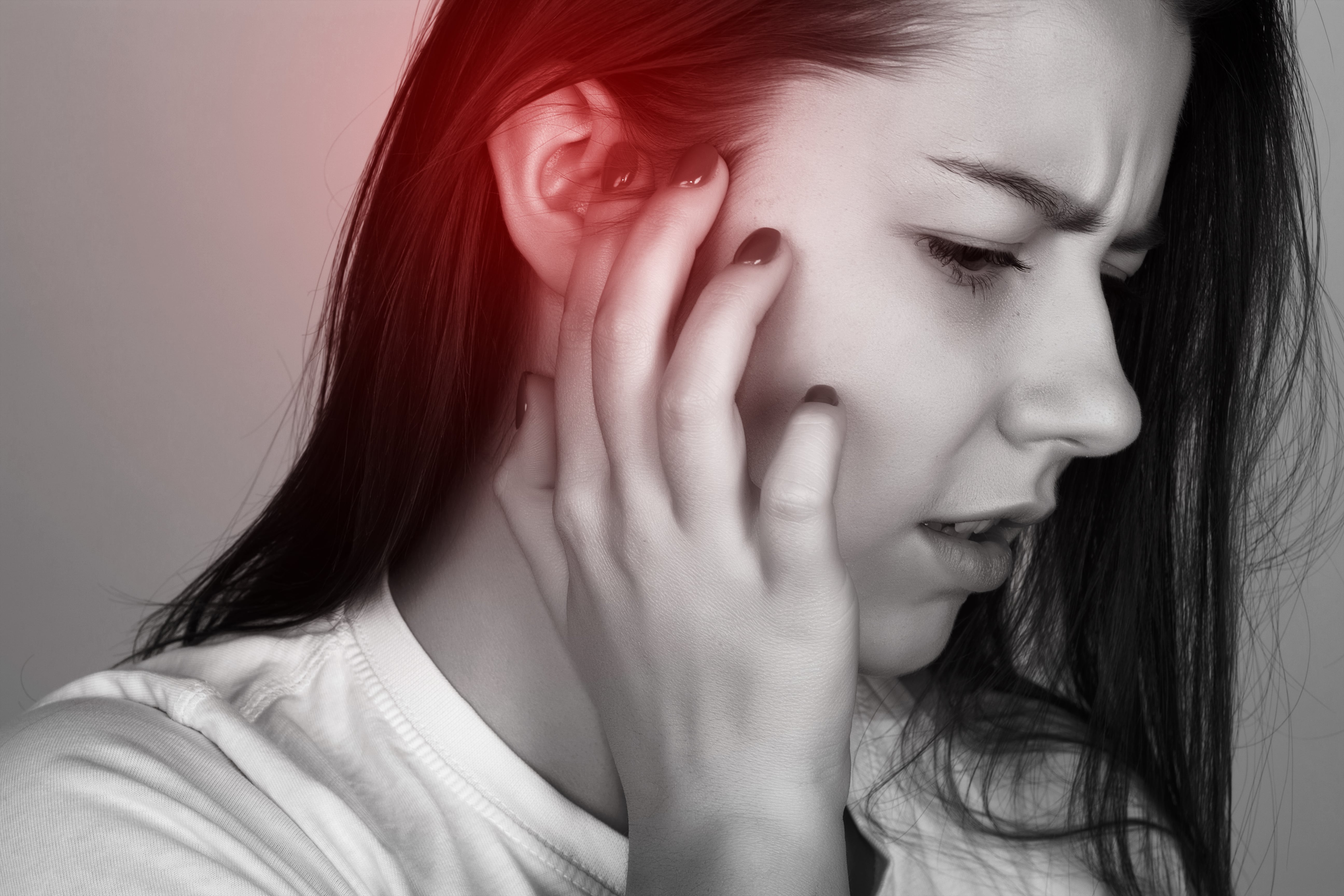 young women having ear pain